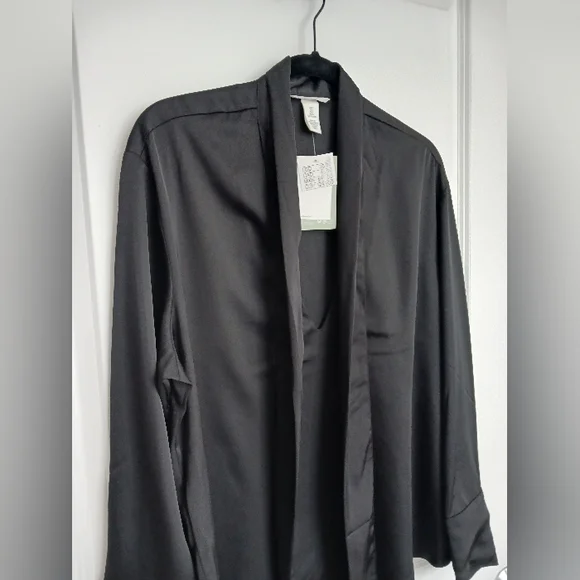 NWT H&M - Long-Sleeve Black Blouse! - Picture 2 of 5